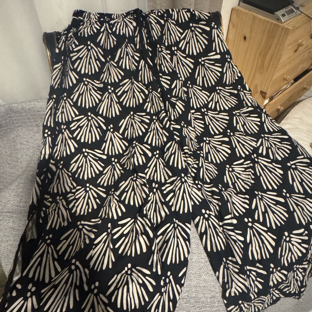 Millibon Black and White Linen/Cotton Light Fabric wide leg pants w slit bows